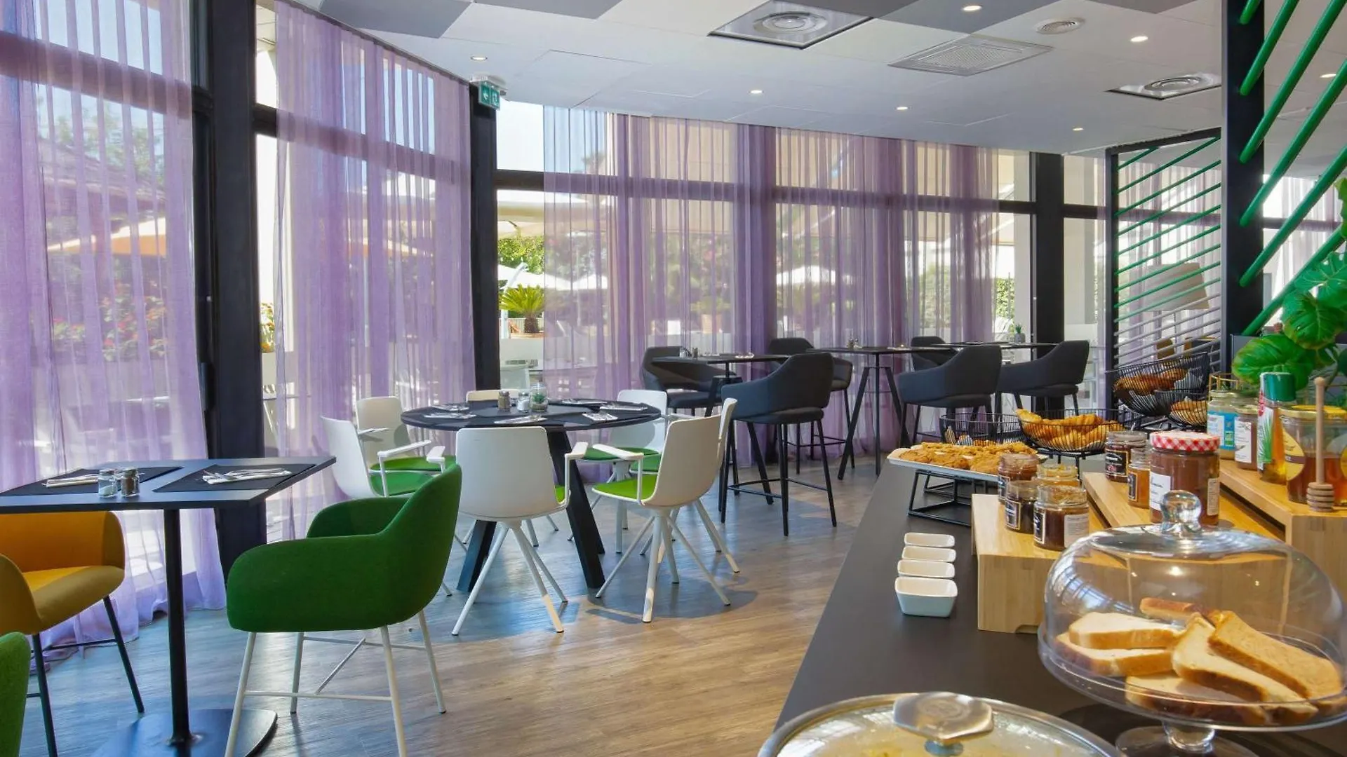 Mercure Hyeres Centre Cote D'Azur 4*,