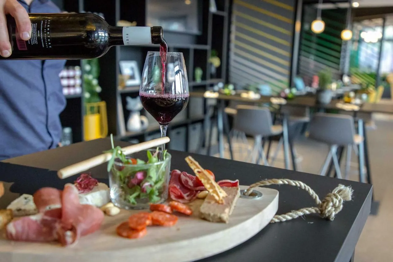 Mercure Hyeres Centre Cote D'Azur 4*,